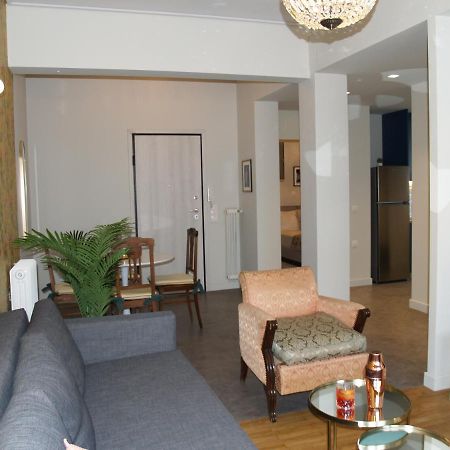 Mrs Holiday Apartment Athens Ngoại thất bức ảnh
