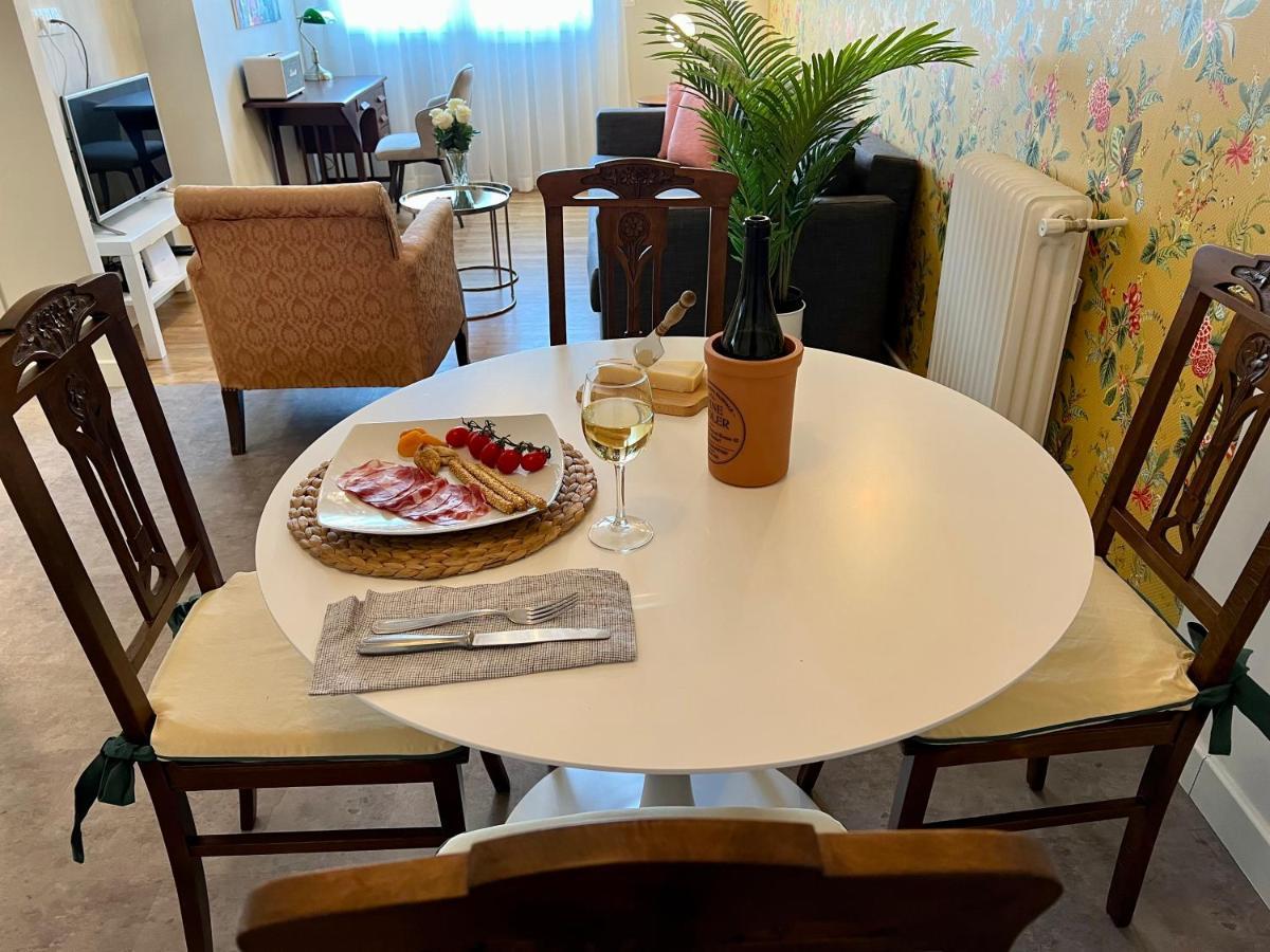 Mrs Holiday Apartment Athens Ngoại thất bức ảnh