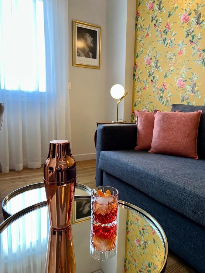 Mrs Holiday Apartment Athens Ngoại thất bức ảnh
