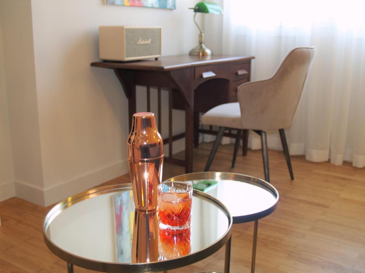 Mrs Holiday Apartment Athens Ngoại thất bức ảnh