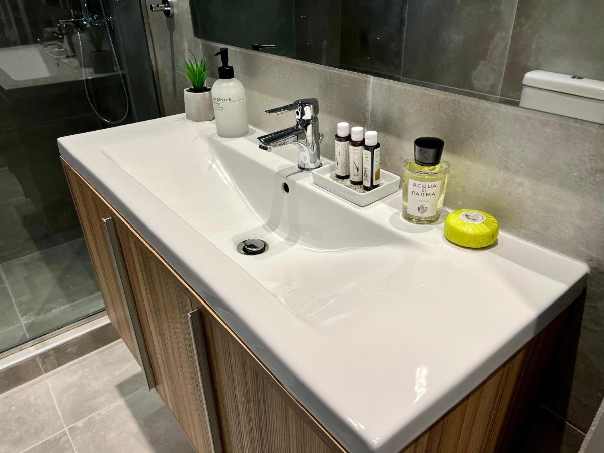 Mrs Holiday Apartment Athens Ngoại thất bức ảnh